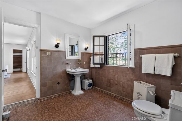 126 N Rossmore, Los Angeles, CA 90004