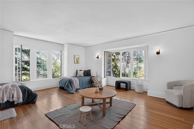 126 N Rossmore, Los Angeles, CA 90004