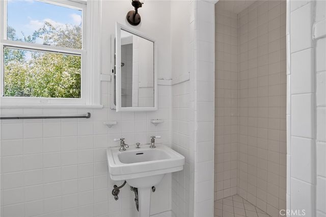 126 N Rossmore, Los Angeles, CA 90004