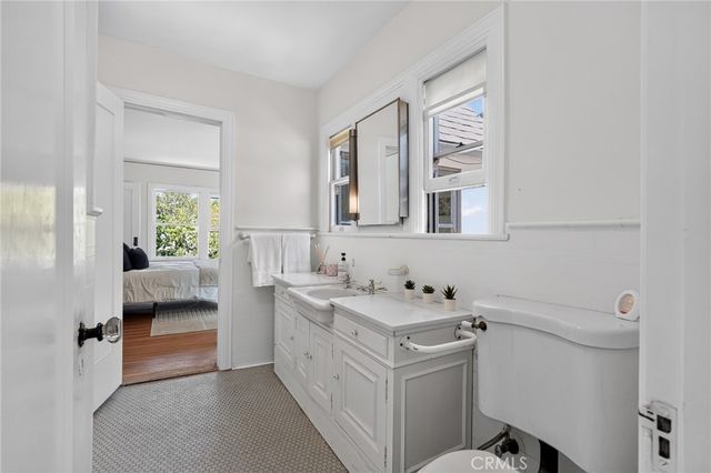 126 N Rossmore, Los Angeles, CA 90004