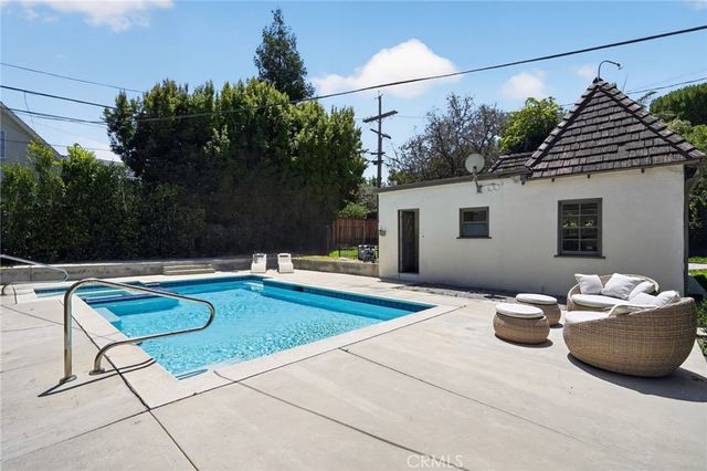 126 N Rossmore, Los Angeles, CA 90004