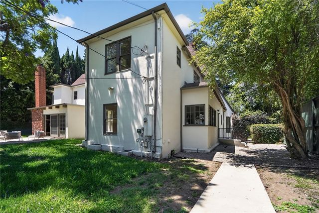 126 N Rossmore, Los Angeles, CA 90004