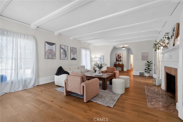 126 N Rossmore, Los Angeles, CA 90004
