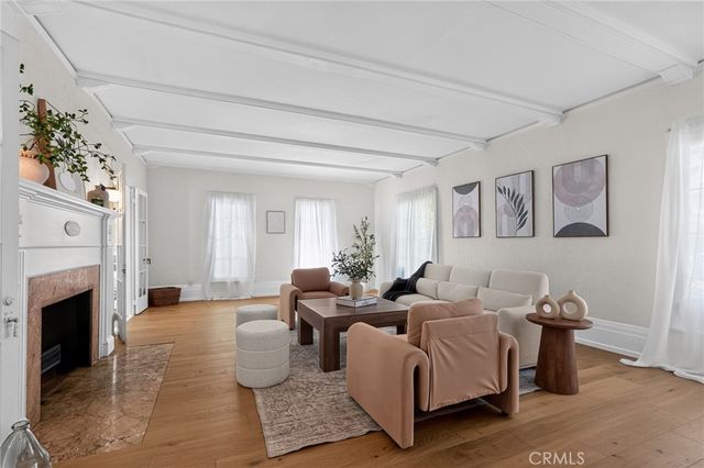 126 N Rossmore, Los Angeles, CA 90004