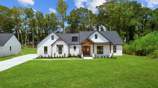 182 Road 6615, Dayton, TX 77535