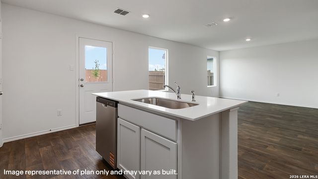 16043 Mahogany Way, Elmendorf, TX 78112