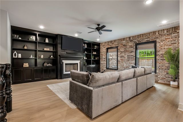 5104 S Haxton Circle, Bentonville, AR 72713