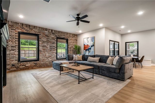 5104 S Haxton Circle, Bentonville, AR 72713