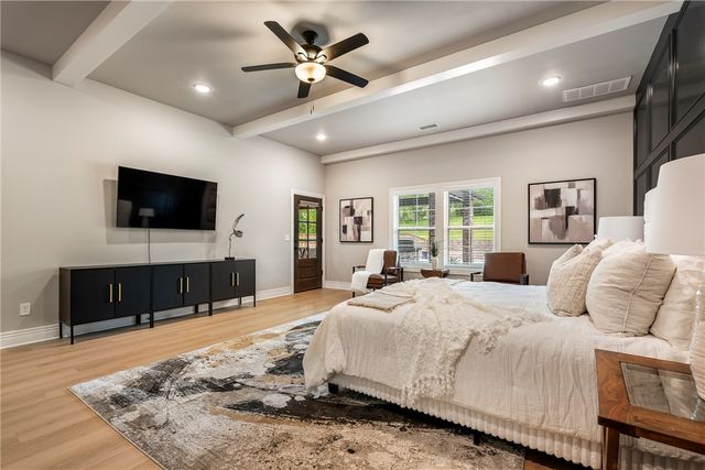5104 S Haxton Circle, Bentonville, AR 72713