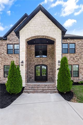 5104 S Haxton Circle, Bentonville, AR 72713