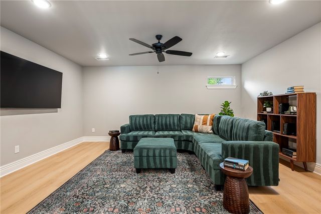 5104 S Haxton Circle, Bentonville, AR 72713