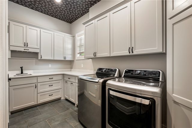 5104 S Haxton Circle, Bentonville, AR 72713