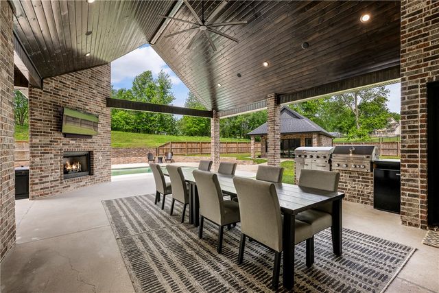 5104 S Haxton Circle, Bentonville, AR 72713