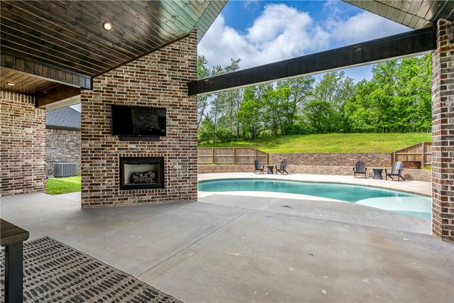 5104 S Haxton Circle, Bentonville, AR 72713
