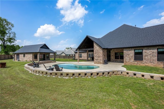 5104 S Haxton Circle, Bentonville, AR 72713