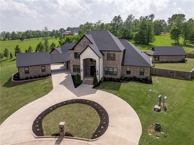5104 S Haxton Circle, Bentonville, AR 72713