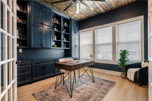 5104 S Haxton Circle, Bentonville, AR 72713