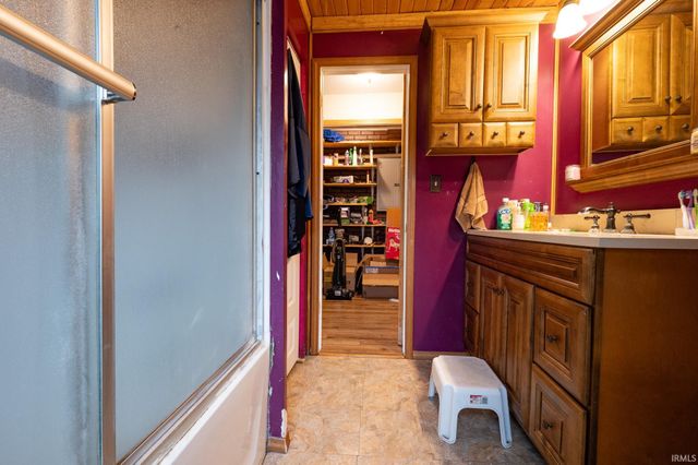 112 Vine Street, Gas City, IN 46933