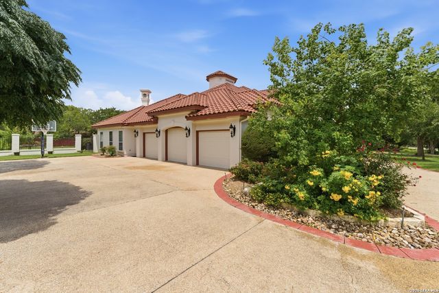 211 Geddington, Shavano Park, TX 78249