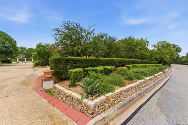 211 Geddington, Shavano Park, TX 78249