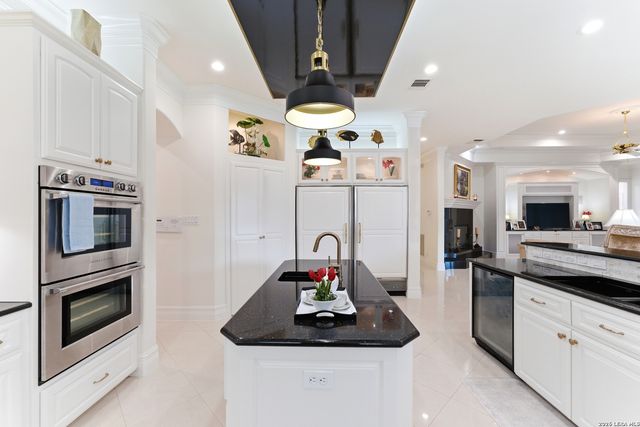 211 Geddington, Shavano Park, TX 78249