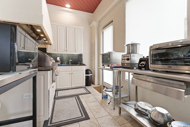 211 Geddington, Shavano Park, TX 78249