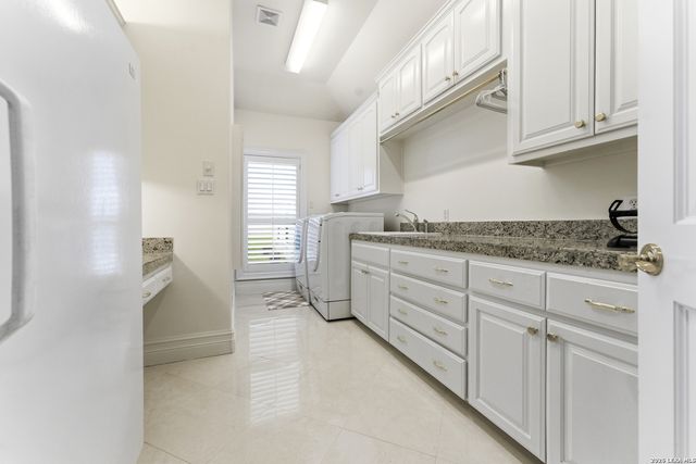 211 Geddington, Shavano Park, TX 78249