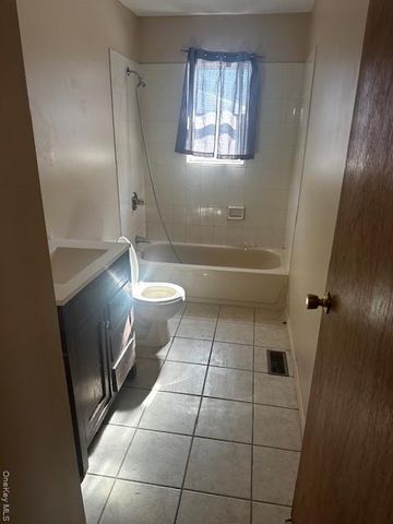 542 Post Avenue, Bellport, NY 11713