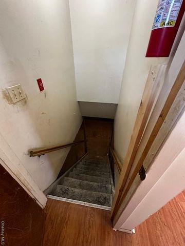 542 Post Avenue, Bellport, NY 11713