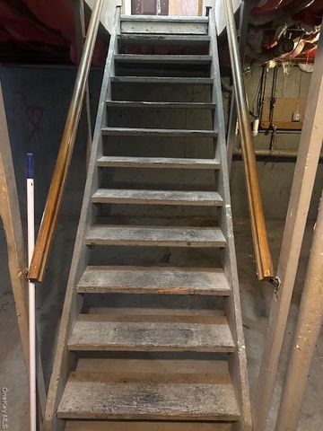 542 Post Avenue, Bellport, NY 11713