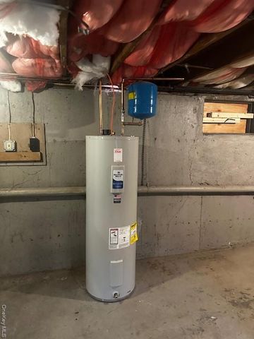 542 Post Avenue, Bellport, NY 11713