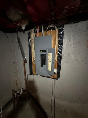 542 Post Avenue, Bellport, NY 11713