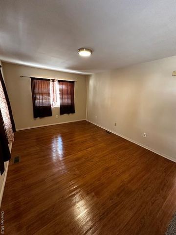 542 Post Avenue, Bellport, NY 11713