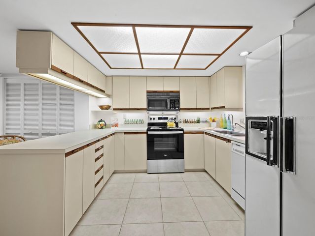 1445 GULF OF MEXICO DRIVE 103, Longboat Key, FL 34228