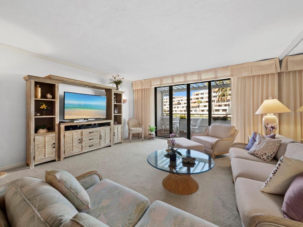 Image 11 of property listing at 1445 GULF OF MEXICO DRIVE 103, Longboat Key, FL 34228