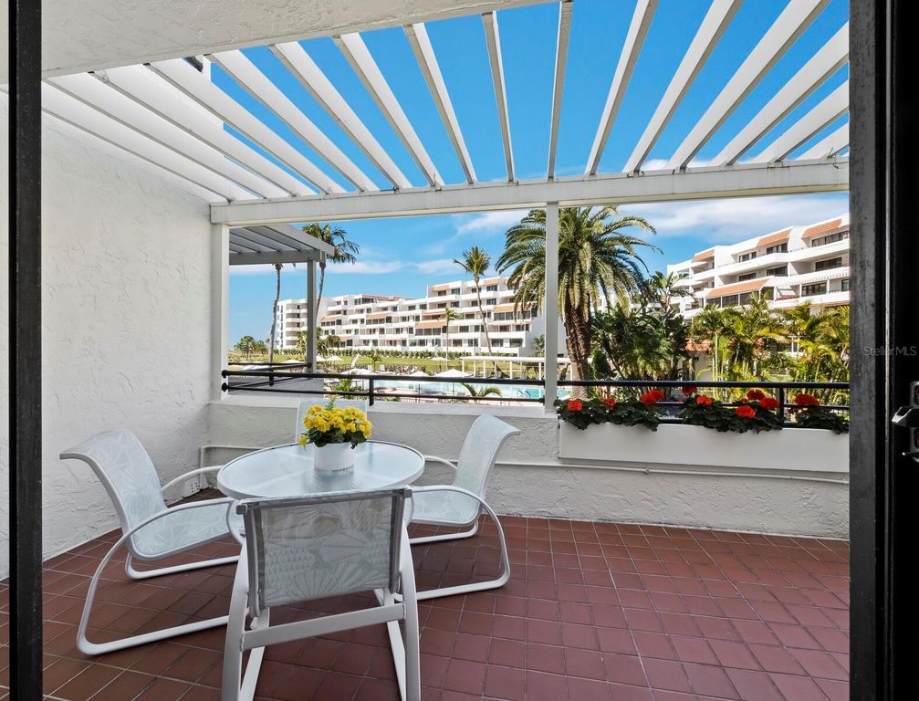 Image 12 of property listing at 1445 GULF OF MEXICO DRIVE 103, Longboat Key, FL 34228