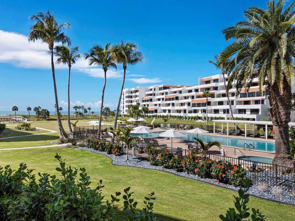 Image 14 of property listing at 1445 GULF OF MEXICO DRIVE 103, Longboat Key, FL 34228