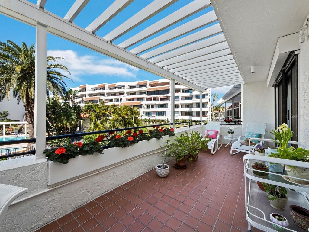 Image 15 of property listing at 1445 GULF OF MEXICO DRIVE 103, Longboat Key, FL 34228