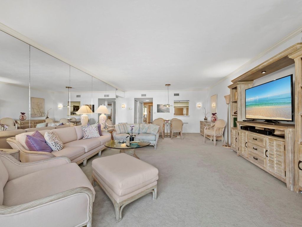 Image 17 of property listing at 1445 GULF OF MEXICO DRIVE 103, Longboat Key, FL 34228