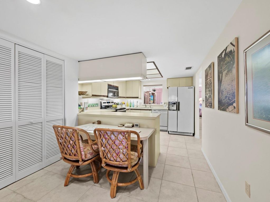 Image 21 of property listing at 1445 GULF OF MEXICO DRIVE 103, Longboat Key, FL 34228