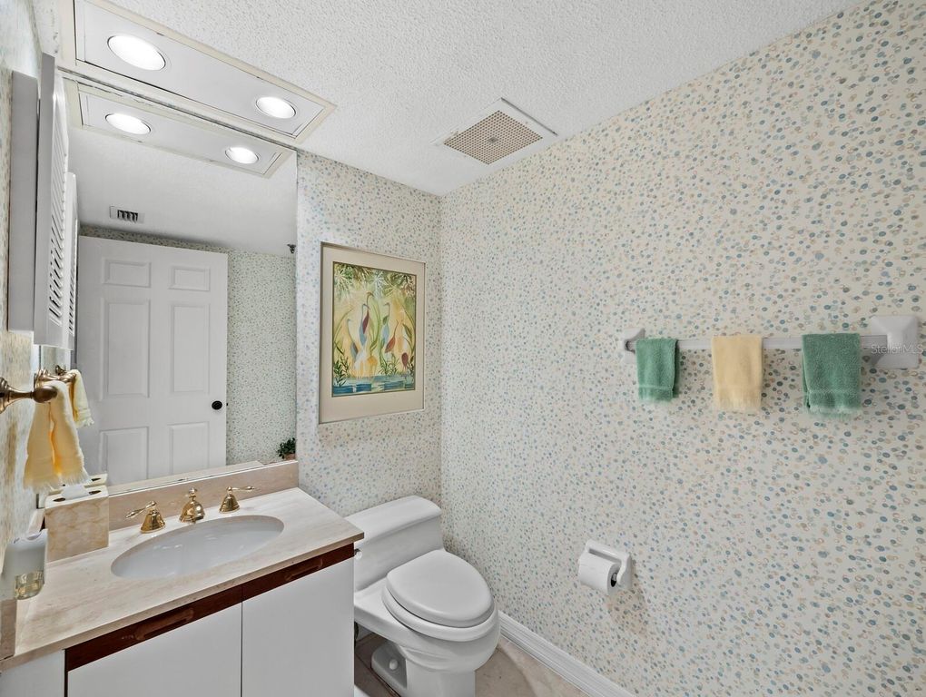 Image 25 of property listing at 1445 GULF OF MEXICO DRIVE 103, Longboat Key, FL 34228