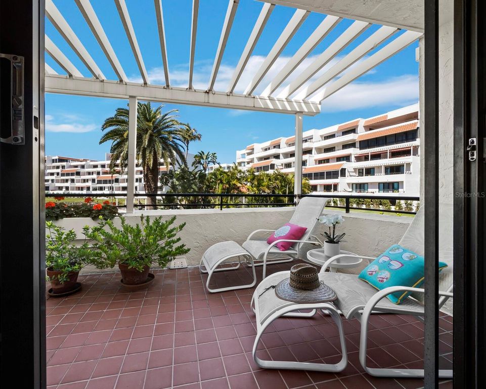 Image 37 of property listing at 1445 GULF OF MEXICO DRIVE 103, Longboat Key, FL 34228