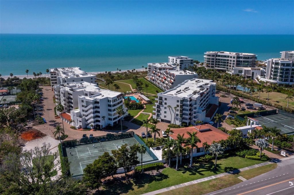 Image 40 of property listing at 1445 GULF OF MEXICO DRIVE 103, Longboat Key, FL 34228