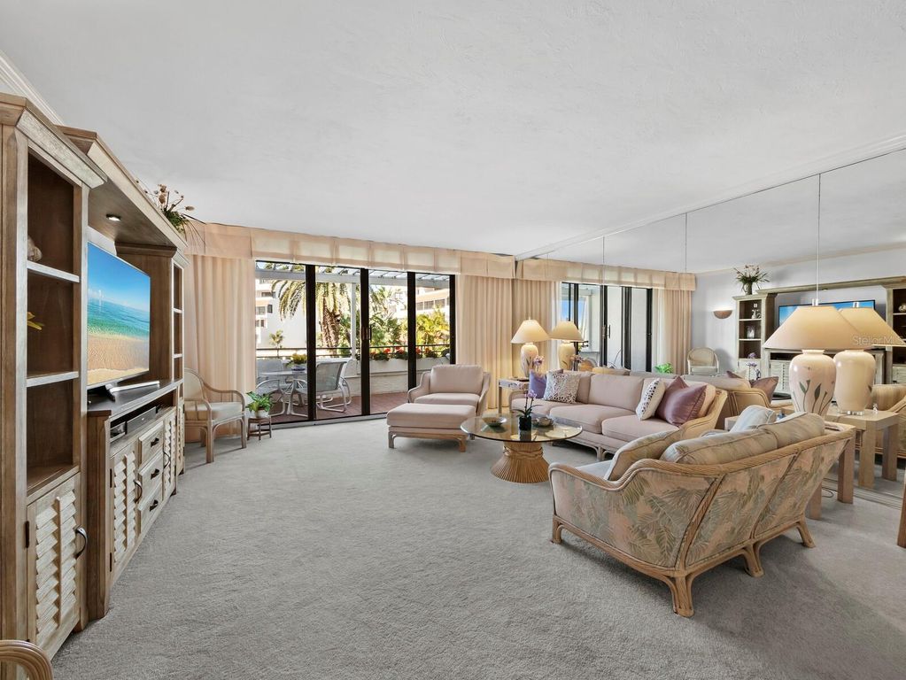 Image 10 of property listing at 1445 GULF OF MEXICO DRIVE 103, Longboat Key, FL 34228