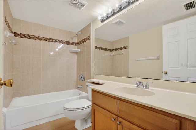 1040 WEXFORD BOULEVARD 1040, Venice, FL 34293