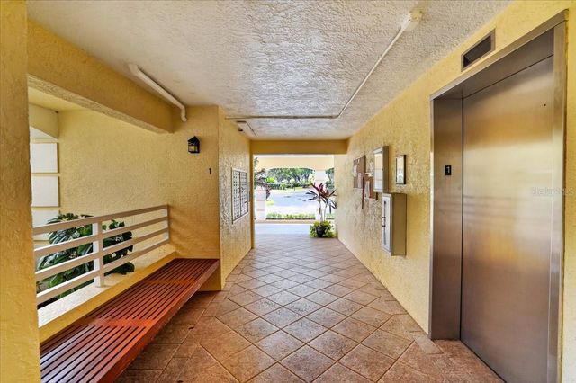 1040 WEXFORD BOULEVARD 1040, Venice, FL 34293