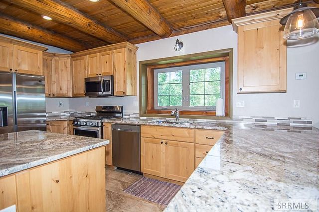 28 Fife Lane, Salmon, ID 83467