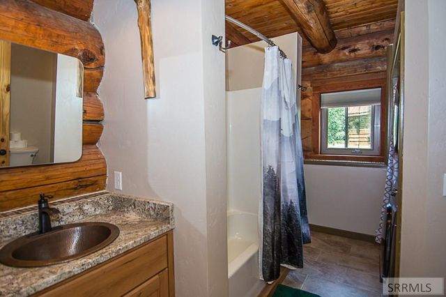 28 Fife Lane, Salmon, ID 83467