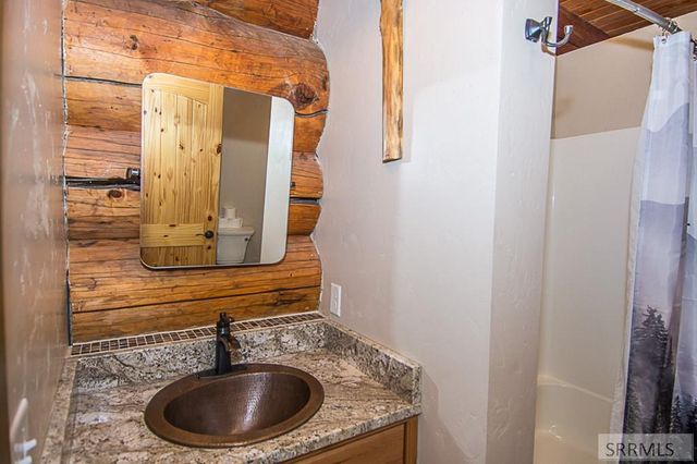 28 Fife Lane, Salmon, ID 83467