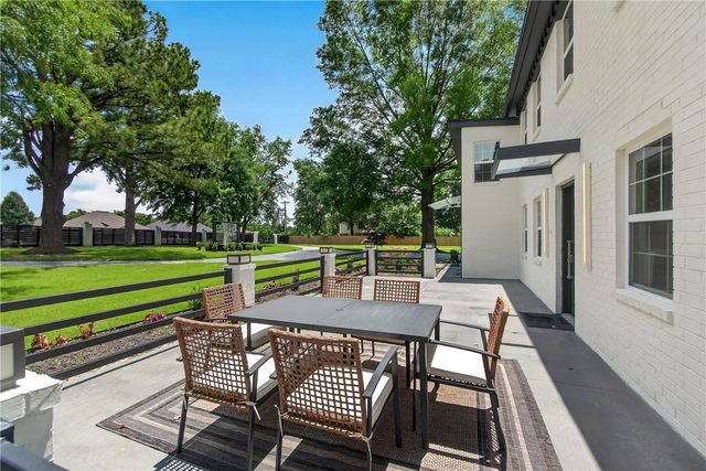 3000 N Dixieland Road, Little Flock, AR 72756